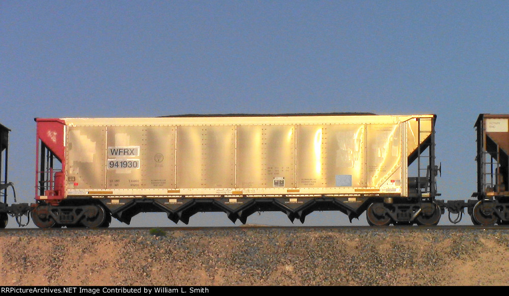 WB Unit Loaded Hooper Frt at Erie NV W-Pshr -32